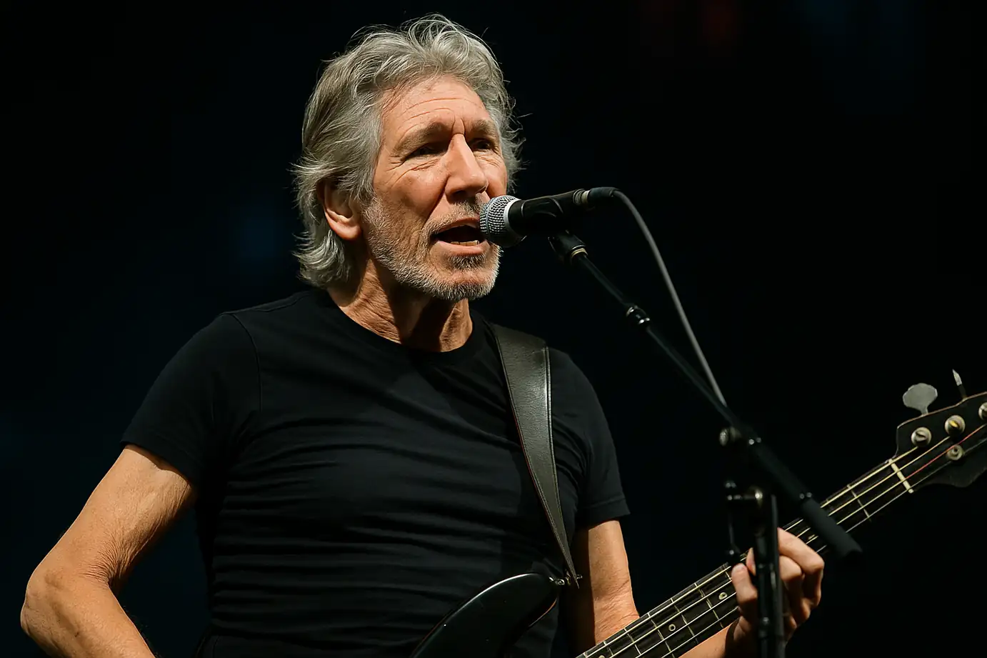 Roger Waters sul palco durante un concerto